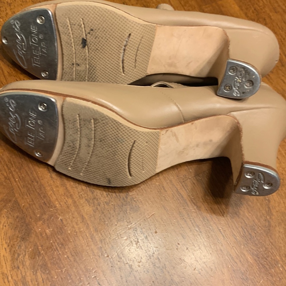 EUC Capezio heeled tap shoe